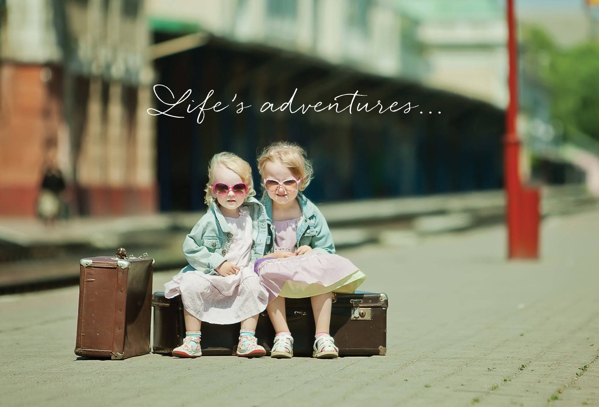 Girls with luggage birthday card by Pictura featuring cheerful illustrated girls carrying luggage, ideal for friendship celebrations.